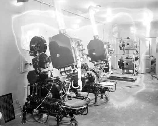 Punch and Judy Theatre - Old Photo From Detroityes